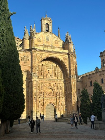 Die wunderschöne Fassade der Kathedrale in Salamanca. Diesen Anblick durften wir bei schönem Wetter geniessen.