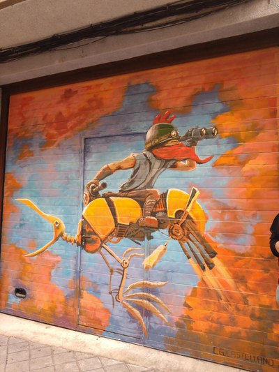 Ein Graffiti im Barrio del Oeste, das vom Künstler CG Castellano auf ein Garagentor gemalt wurde