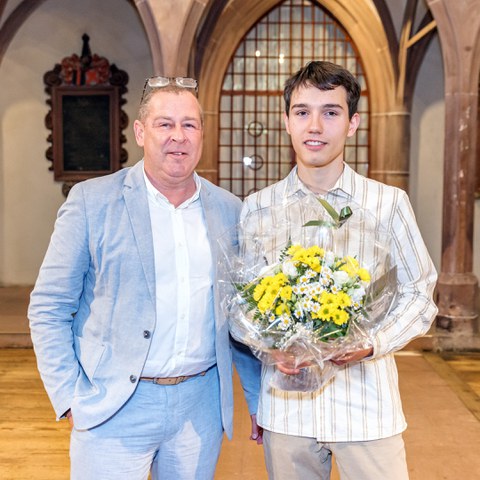 Maturafeier 2025 Preisverleihung an Nils Gelzer. Vergrösserte Ansicht