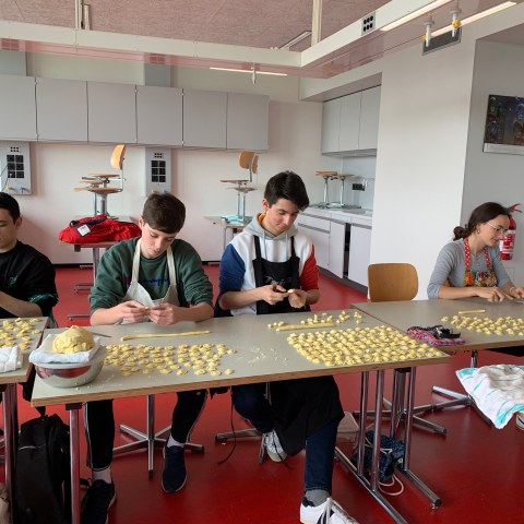 In preparazione - le orecchiette.. Vergrösserte Ansicht