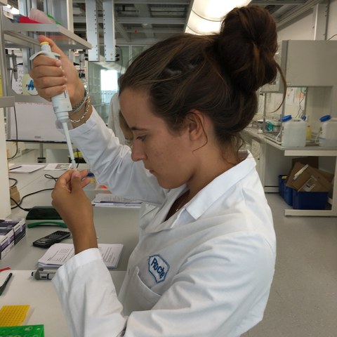 Pipettieren. Vergrösserte Ansicht